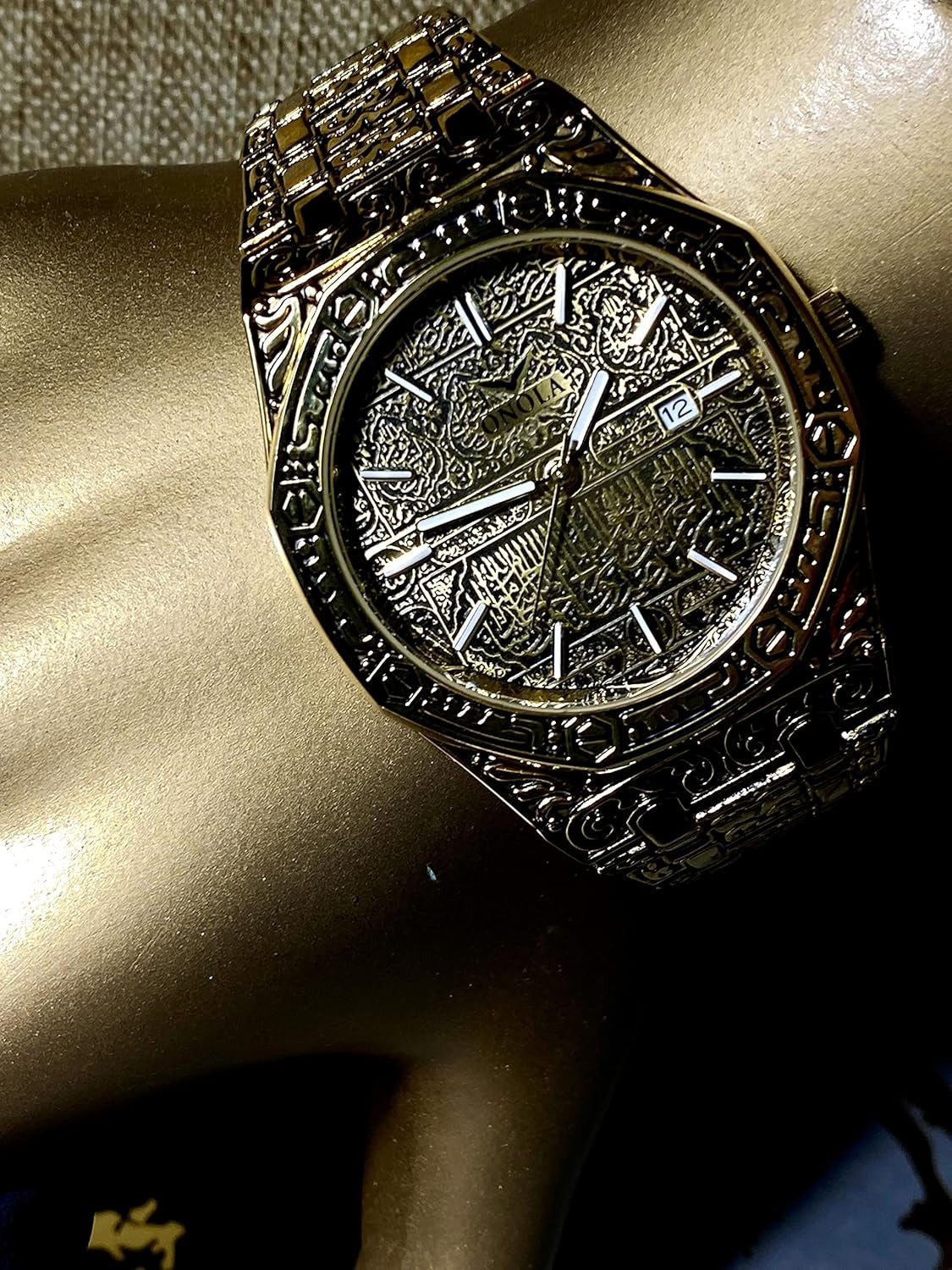 Luxury Hexagonal Black Gold Versus Dial Wrist Watch with Bracelet Waterproof Calendar Fashion Watch for Men & Women