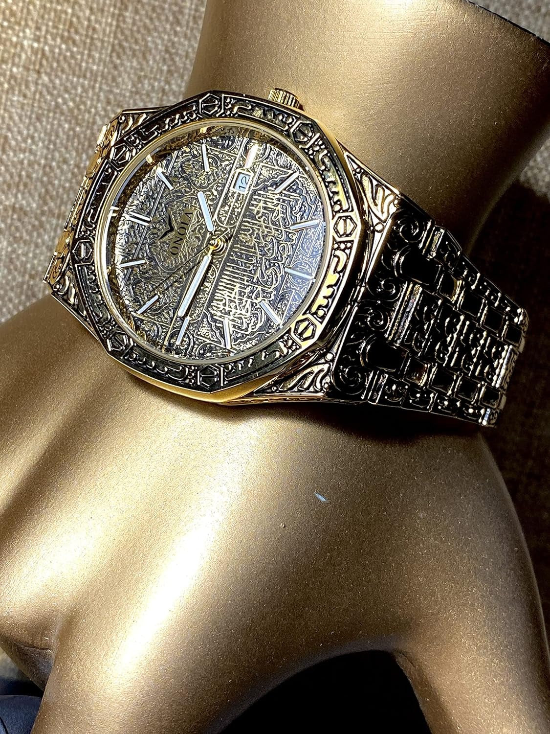Luxury Hexagonal Black Gold Versus Dial Wrist Watch with Bracelet Waterproof Calendar Fashion Watch for Men & Women